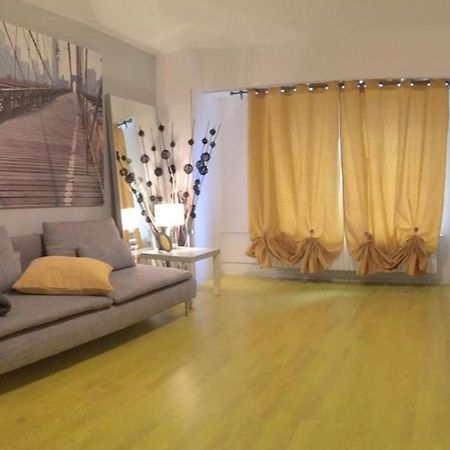 Green Apartment With Terrace 12 Bucureşti Exterior foto